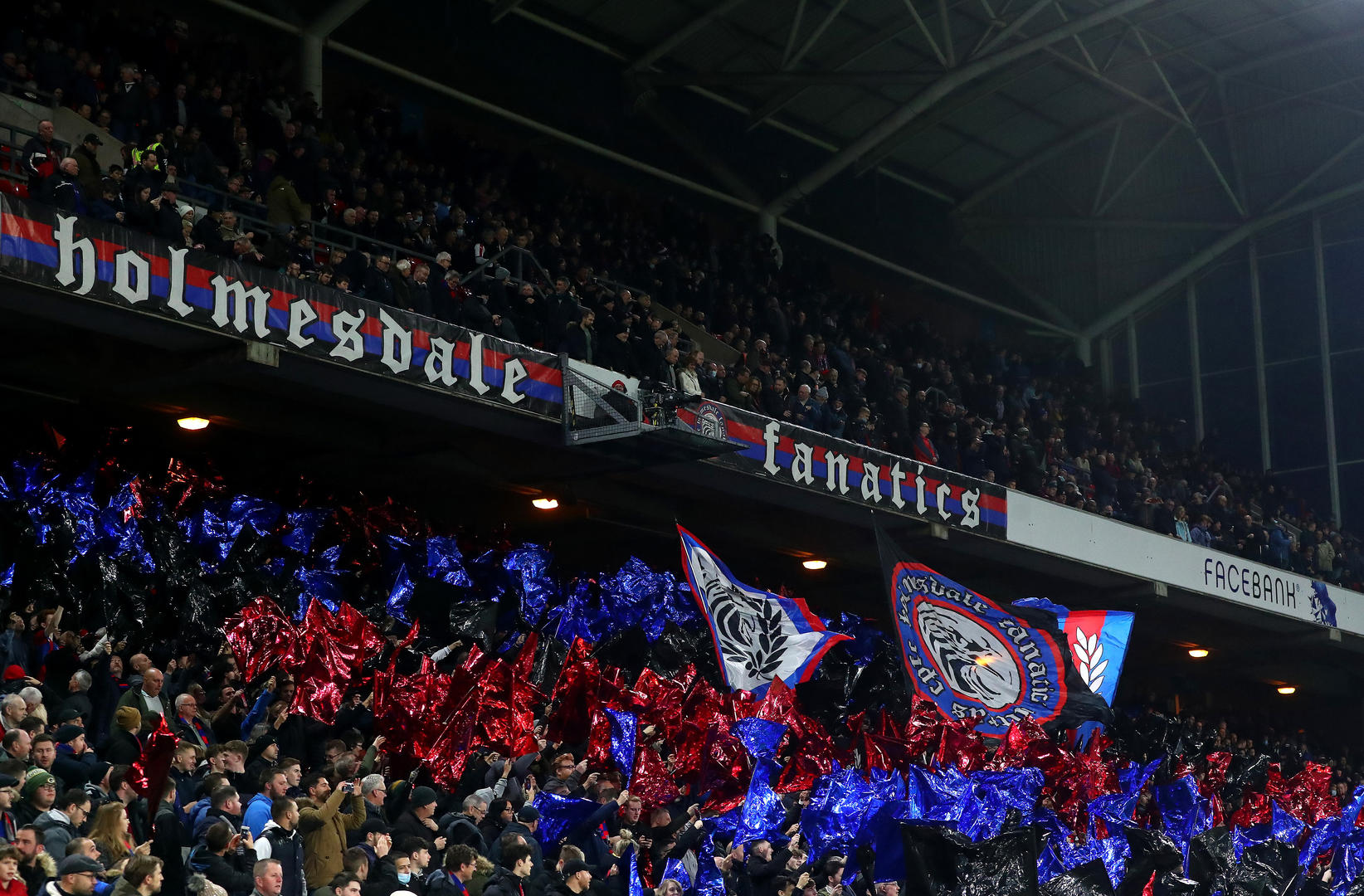 借助他的成 借助他的成