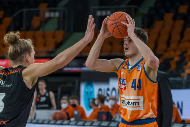 令许多人惊 令许多人惊